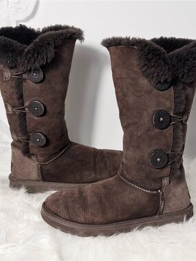 ✚ Vintage dark brown knee high UGGS